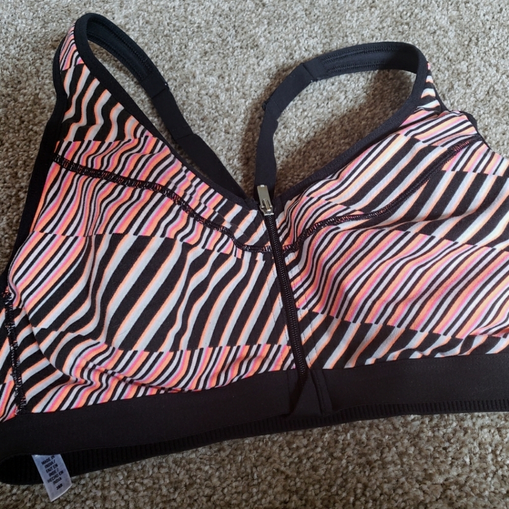 Victoria's Secret Incredible Sports Bra 36B